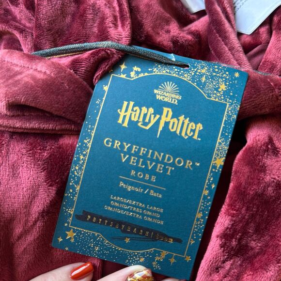 Pottery Barn Teen Harry Potter House Velvet Robe in Gryffindor Burgundy Velvet L - Picture 6 of 11